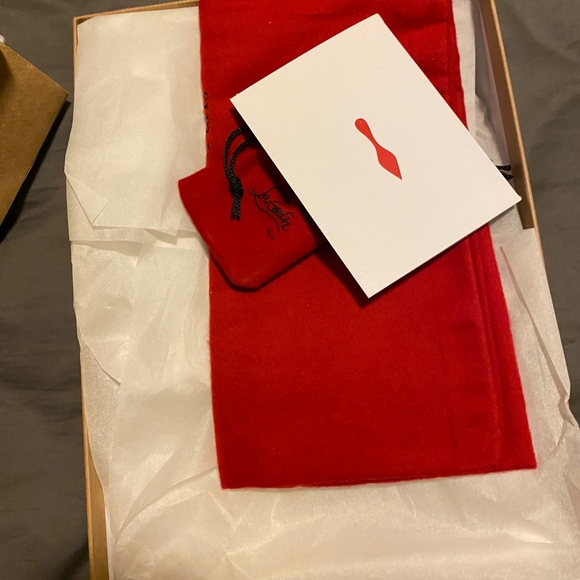 Christian Louboution 'New Simple Pump - Picture 3 of 4